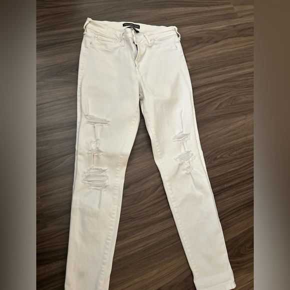Abercrombie & Fitch Denim - ABERCROMBIE  & FITCH WHITE SKINNY JEANS